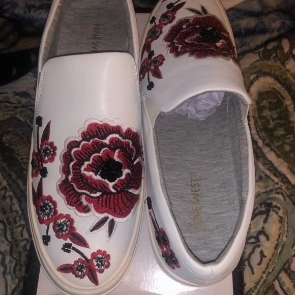 Shoes - Picture 2 of 5